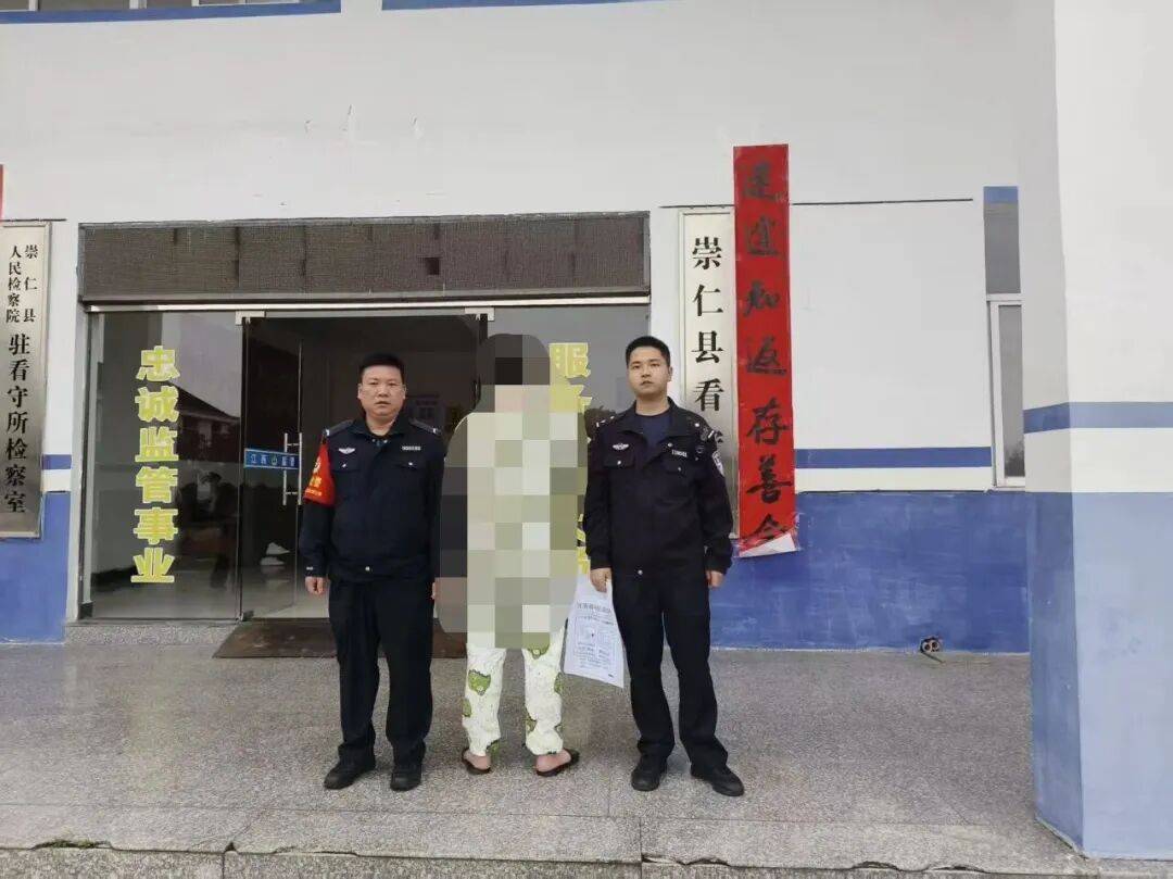 皇冠hga038手机登入_几名学生放学路上见男子步态诡异皇冠hga038手机登入，判断其疑似吸食“上头电子烟”，江西警方：确定为吸毒人员，已行拘